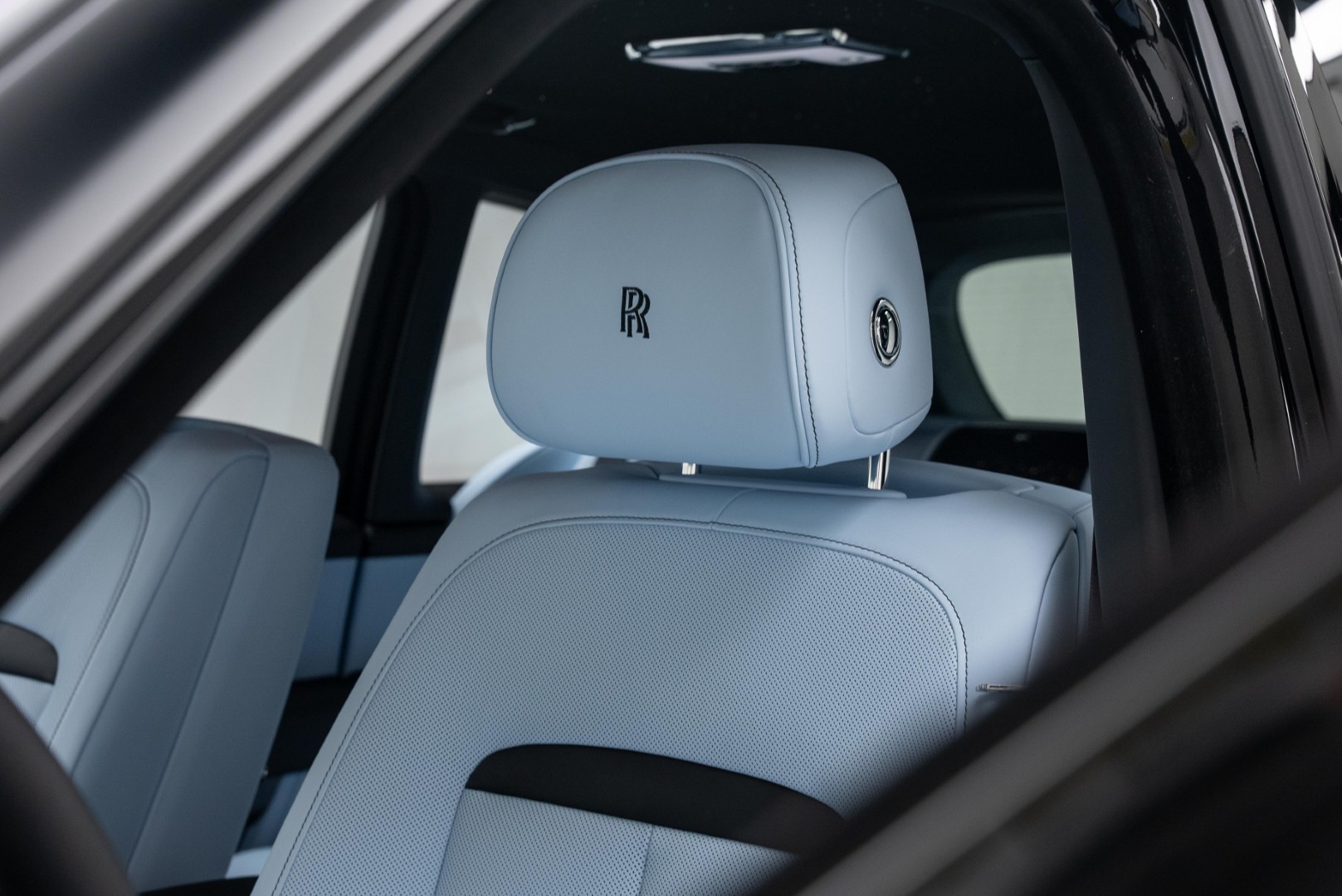 2025 ROLLS ROYCE CULLINAN BLACK BADGE.  BESPOKE SOUND SYSTEM. VIP REAR SEATS